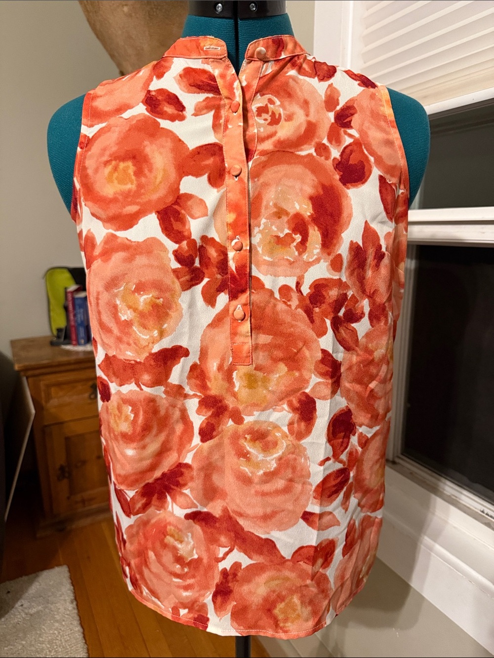 Sleeveless Floral Button-Front Top in Coral Rose